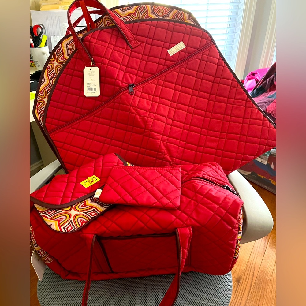 NEW with tags travel set.  Lightweight material.